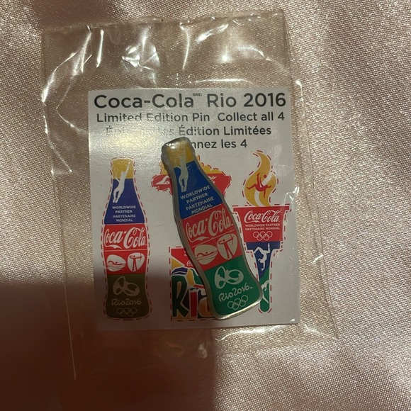 Coca Cola pins - Picture 6 of 7